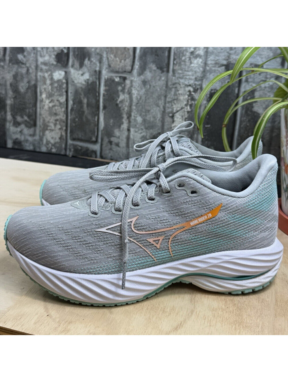 Mizuno Wave Rider 28 Women’s Gray/White/Green Low Top Lace-Up Mesh J1GD240372